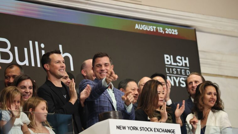 Un décrochage du collège, un ancien banquier d'investissement, un gars avec un «méga-vire» de 28 chambres: rencontrer des milliardaires nouvellement frappés de Crypto