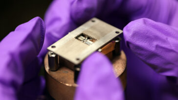 Un faisceau à double ion teste un nouvel acier dans des conditions de production d'énergie de fusion