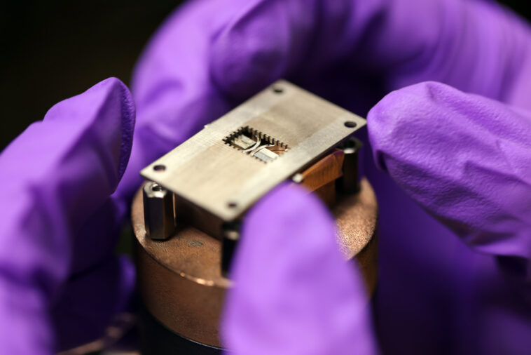 Un faisceau à double ion teste un nouvel acier dans des conditions de production d'énergie de fusion