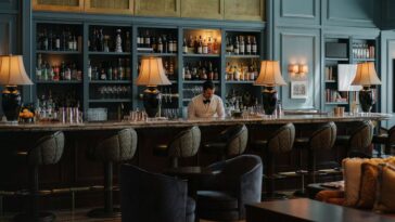 Une nuit chez NED: le prix de 5 000 $ pour les cocktails avec le Maga set