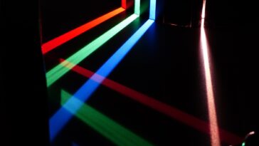 100 ans avant la mécanique quantique, un scientifique a entretenu un lien entre la lumière et la matière