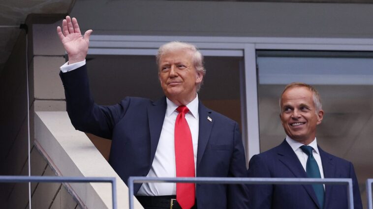 Donald Trump à l'US Open: un départ tardif, Sécurité Snafus et une réponse de foule résolument muet Donald Trump à l'US Open: un départ tardif, Sécurité Snafus et une réponse de foule résolument muet