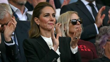 Kate Middleton encourage l'équipe de rugby féminine de l'Angleterre à la victoire
