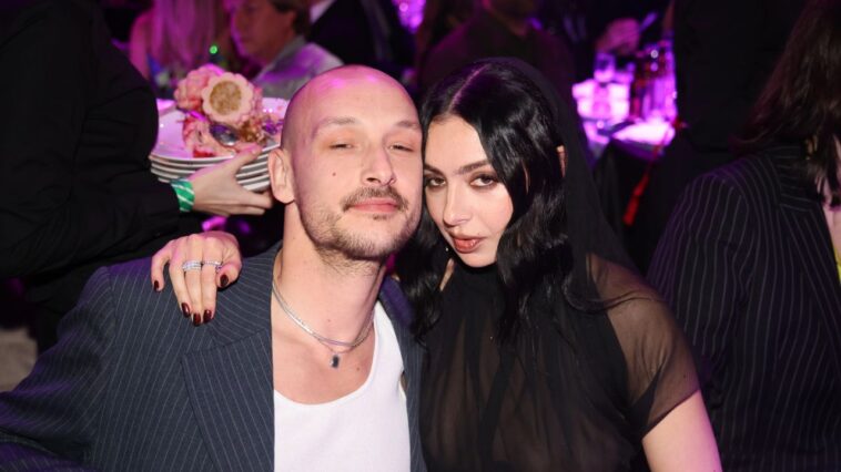 Charli XCX et George Daniel ont eu une énorme célébration de mariage en Sicile