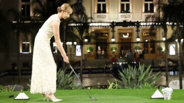 La princesse Charlenne de Monaco canalise l'élégance de la mariée au tournoi de golf de charité
