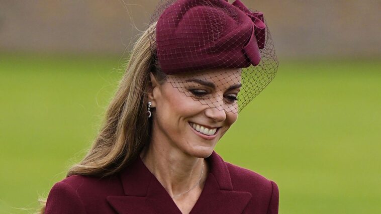 La reine Camilla et Kate Middleton portent des broches significatives pour saluer Donald Trump