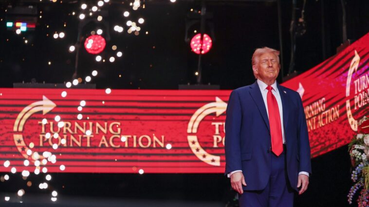 Lors des funérailles de Charlie Kirk, «le pouvoir du martyre» et «une fureur juste» étaient exposées