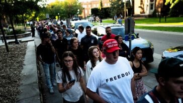 Turning Point USA renvoie ses conférenciers sur les campus universitaires