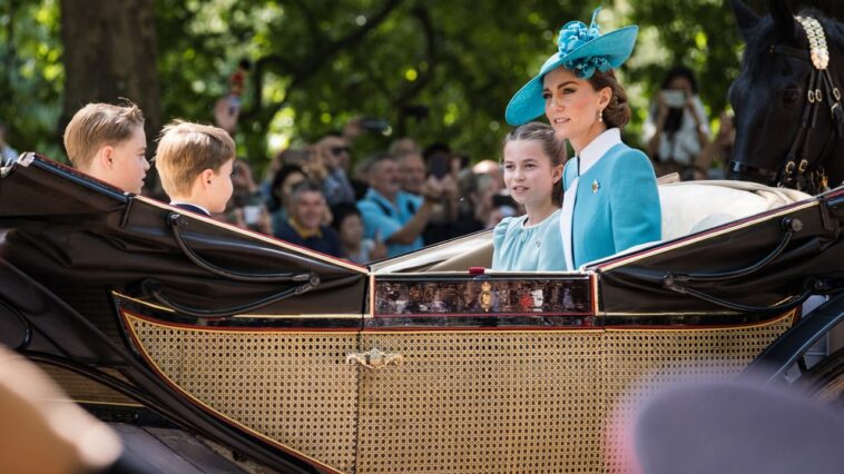 Kate Middleton emmène les enfants royaux pour visiter l'ensemble Harry Potter