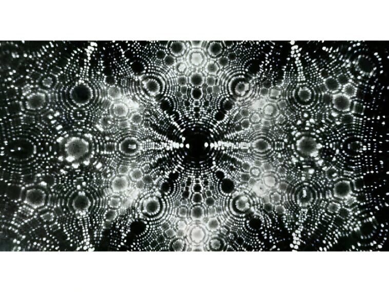 `` ATOMES, JA, ATOMES ': Physique Pioneer Key to Microscopy' Révolution en résolution ''