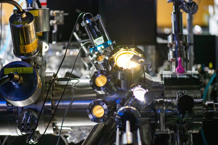 Briller une lumière sur la vallée sombre: première observation directe des excitons sombres dans les matériaux atomiquement minces