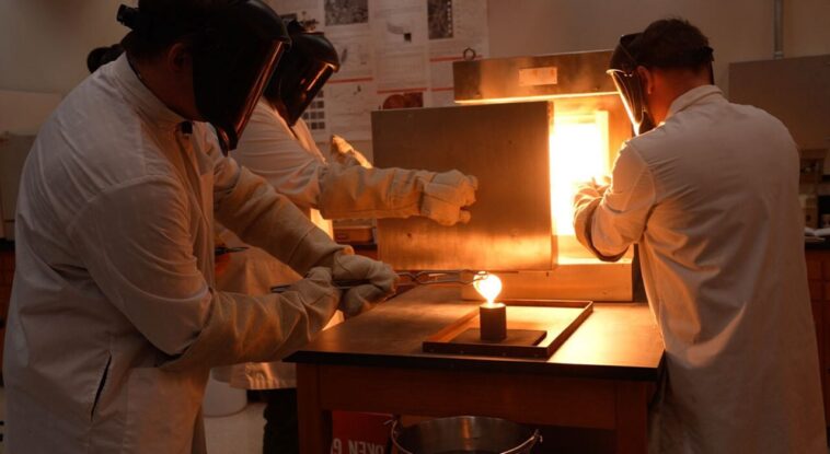 Des volcans aux astéroïdes, le laboratoire fait progresser la science planétaire et les origines de la vie