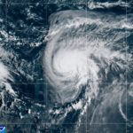 Deux systèmes de tempête tropicaux les uns contre les autres pourraient finir par protéger les Carolines des dégâts