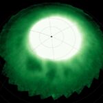 JWST révèle des perles sombres et des motifs d'étoiles déséquilibrés dans l'atmosphère de Saturne