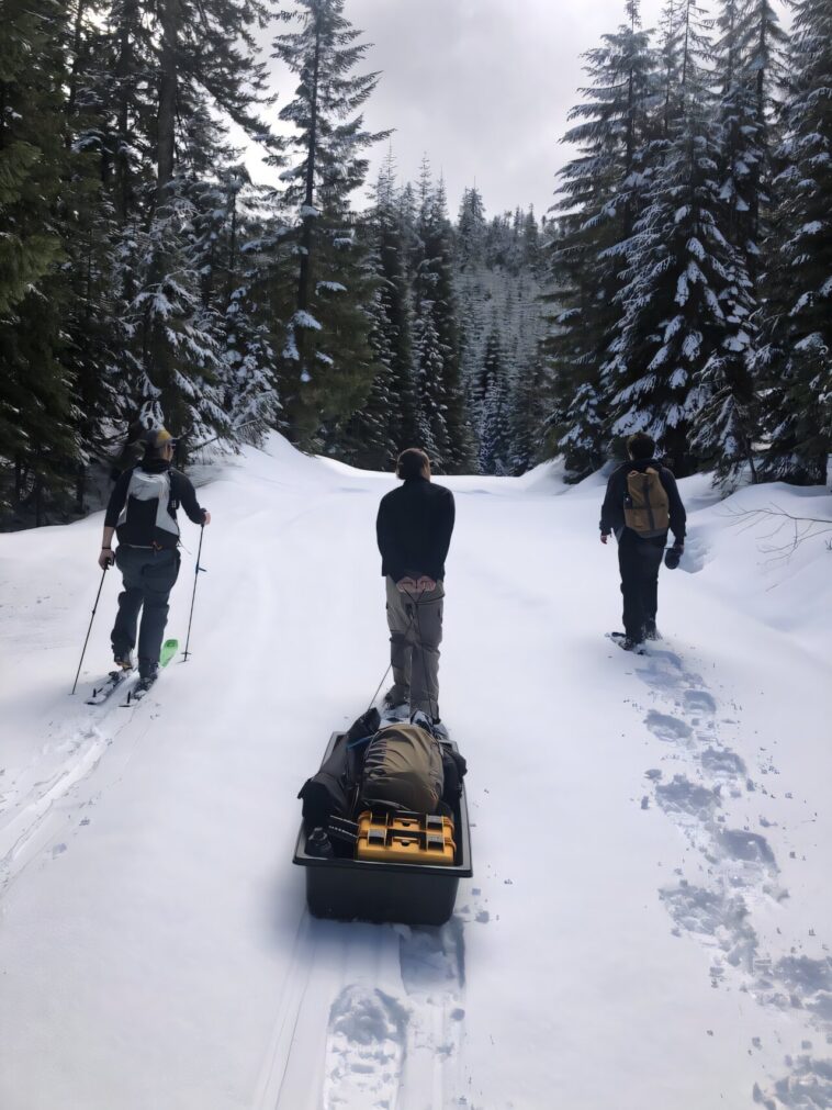 La surveillance de la neige ciblée à Hotspots surpasse les enquêtes à l'échelle du bassin pour prédire l'approvisionnement en eau