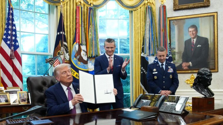 Le Donald «Genius» Trump Space Center? La Harvard School of Government de Melania? Quelle est la prochaine étape sur la liste de changement de marque de Trump?