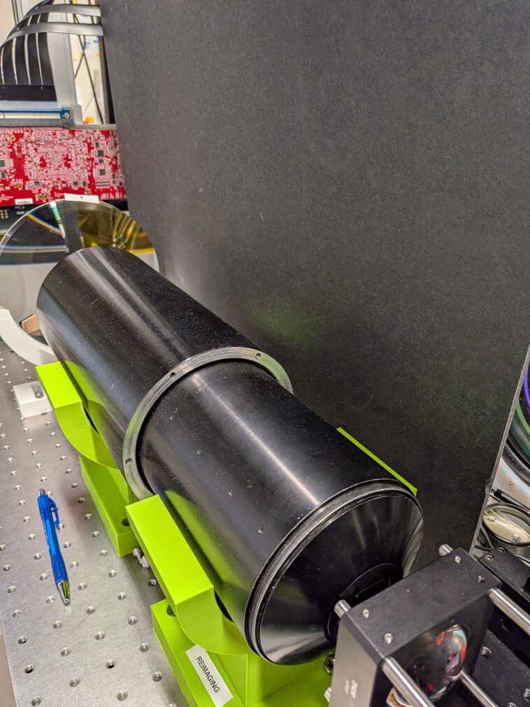 Le microscope innovant capture de grandes images à haute résolution d'échantillons incurvés dans un seul instantané