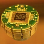 Les états magnétiques coexistants dans les matériaux 2D promettent des économies d'énergie majeures dans les puces de mémoire