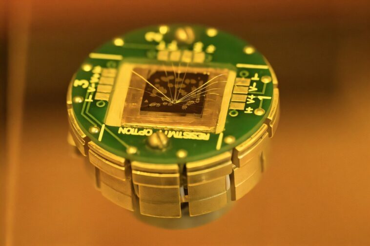 Les états magnétiques coexistants dans les matériaux 2D promettent des économies d'énergie majeures dans les puces de mémoire