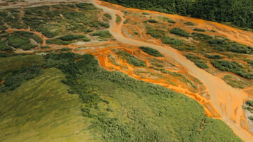 Les rivières orange signalent un décalage toxique dans la nature sauvage de l'Arctique