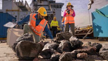 Les scientifiques reviennent des Tonga avec des indices pour découvrir ce qui a conduit à «l'éruption du siècle»