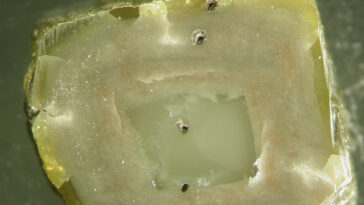 Sous 300 kilomètres: les scientifiques trouvent les premières preuves naturelles d'alliages riches en nickel au plus profond du manteau