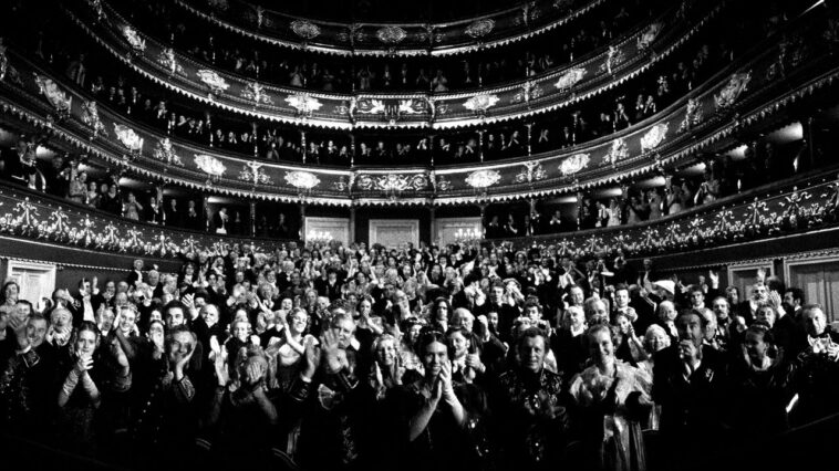 Tenez vos applaudissements: la tyrannie du festival du film Les ovations debout doivent être arrêtées