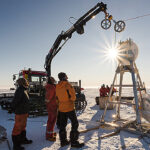 Tides fortes Speed ​​Fulting des étagères de glace antarctique