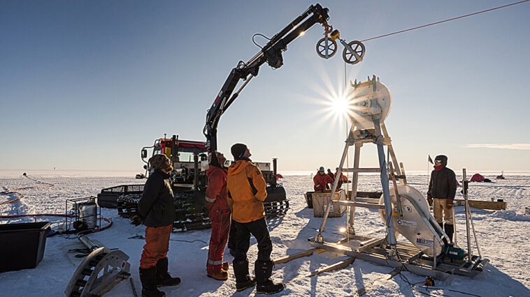 Tides fortes Speed ​​Fulting des étagères de glace antarctique