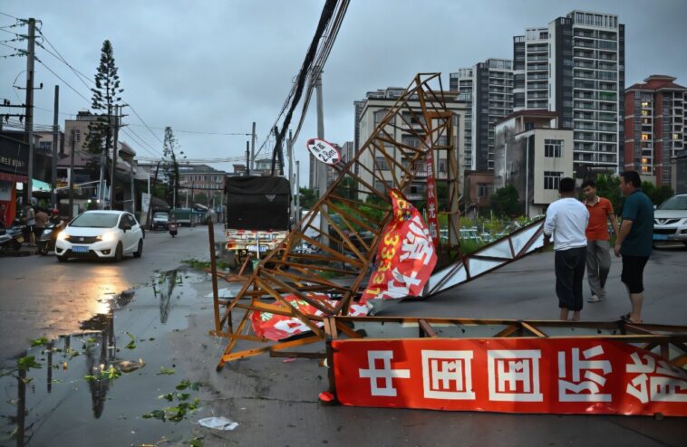 `` Tout cassé '': les résidents chinois du Typhoon Path évaluent les dommages