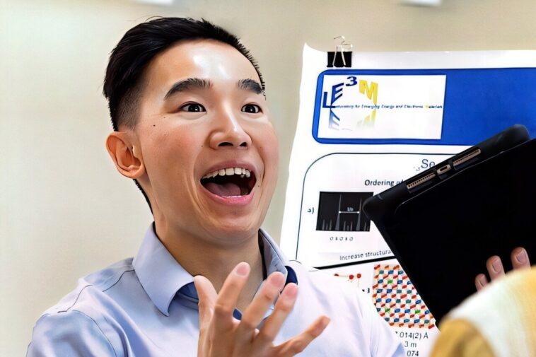 Trouble conquérant: modélisation d'un solide avec mouvement d'ions de type liquide