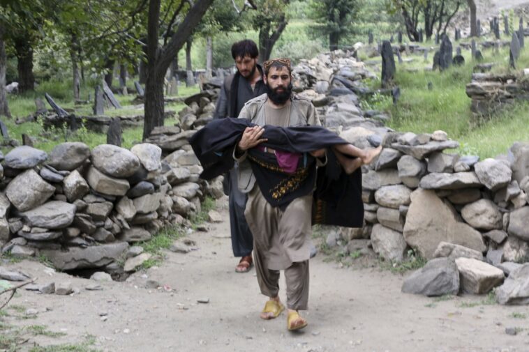 Un tremblement de terre détruit les villages de l'est de l'Afghanistan et tue 800 personnes, avec 2 500 blessés Un tremblement de terre détruit les villages de l'est de l'Afghanistan et tue 800 personnes, avec 2 500 blessés