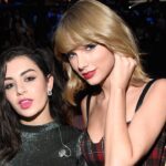 Taylor Swift a-t-il dissolé Charli XCX sur la vie d'une showgirl?