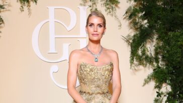 Lady Kitty Spencer vole la vedette avec un collier d'aigue-marine de 74,4 carats à Monte Carlo
