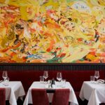 Cecily Brown à propos du marché de l'art « unsexy » et de sa nouvelle fresque murale pour restaurant : « on ne peut pas le déplacer. Ce n'est pas à vendre. »