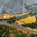 À mesure qu’un glacier recule, une mine d’or avance. Pourquoi certains habitants sont-ils en colère ?