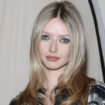 Apple Martin s'est produit dans un spot musical de Nashville pendant que Chris Martin regardait le public