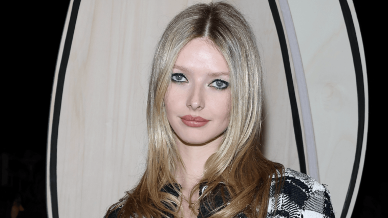 Apple Martin s'est produit dans un spot musical de Nashville pendant que Chris Martin regardait le public