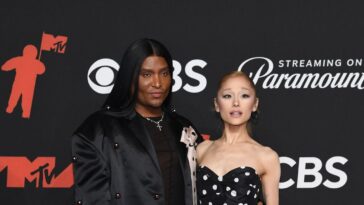 Ariana Grande est à nouveau brune et rend toujours hommage au Magicien d'Oz