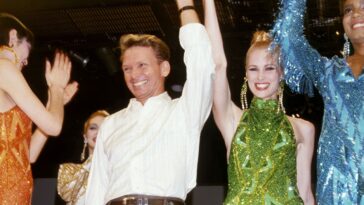 Bob Mackie sur Taylor Swift, le spectacle de la showgirl, et provoquant une crise de strass