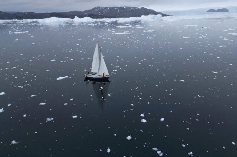 « De moins en moins de glace de mer » : une Brésilienne navigue en solo dans l'Arctique
