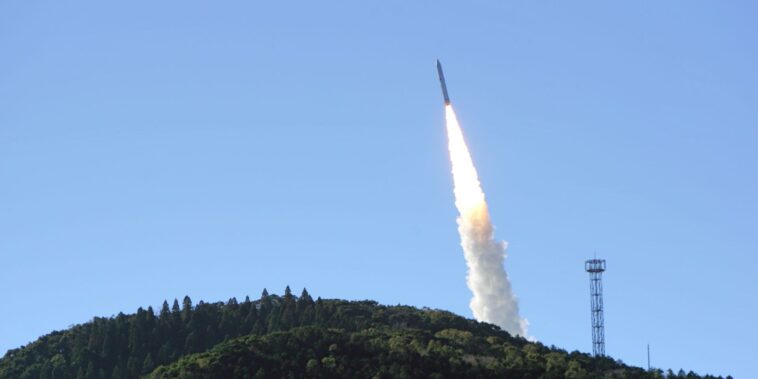 Des ingénieurs testent des puces photoniques d’IA dans l’espace