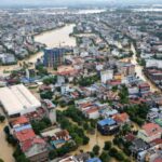 Des inondations record frappent une ville du Vietnam, huit morts dans le nord