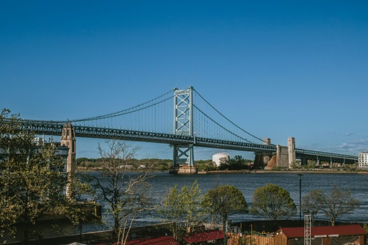 Des milliards de gallons d'eaux usées brutes de Philadelphie sont déversés chaque année dans le Delaware, révèle un rapport. Des milliards de gallons d'eaux usées brutes de Philadelphie sont déversés chaque année dans le Delaware, révèle un rapport.