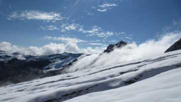 Destiné à fondre : une étude prévient que la capacité des glaciers à refroidir l'air ambiant est menacée d'un déclin imminent
