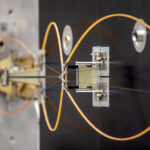 Développement de la technologie pour déployer des tableaux solaires stabilisés et permettre l'amarrage des vaisseaux spatiaux
