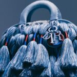 Jonathan Anderson réinvente le sac Lady Dior avec l'aide de l'artiste Sheila Hicks