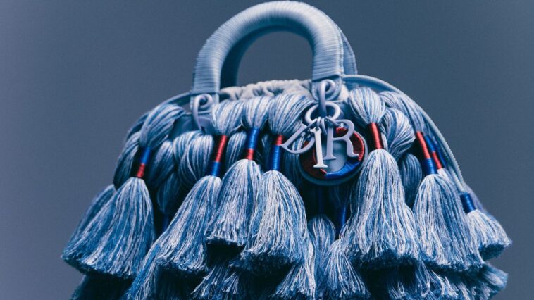 Jonathan Anderson réinvente le sac Lady Dior avec l'aide de l'artiste Sheila Hicks