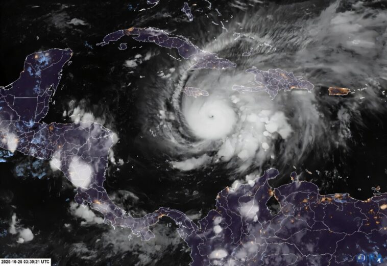 L'ouragan Melissa se renforce alors qu'il se dirige vers la Jamaïque