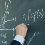 La baisse des taux de mathématiques de haut niveau dans le VCE contribue à creuser l'écart de compétences au niveau national